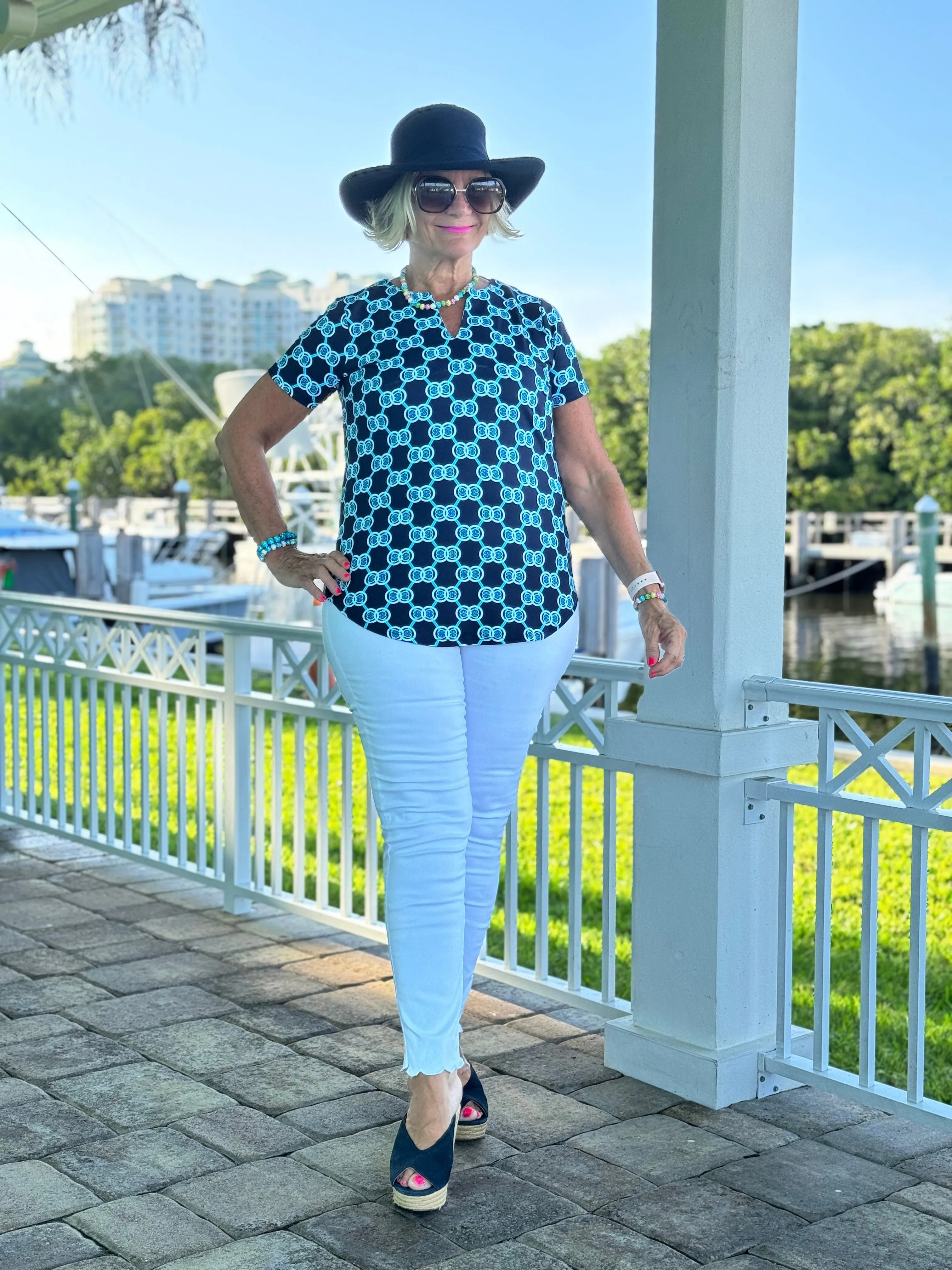 BLUE MEDALLION SHORT SLEEVE